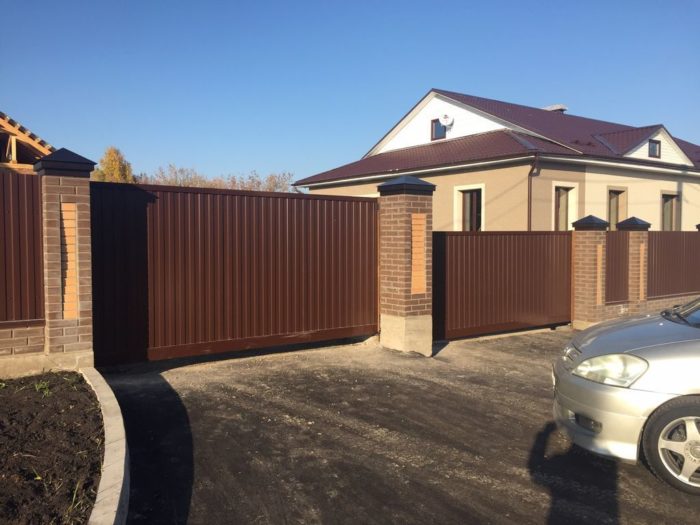 Откатные ворота Alutech серии ADS400 Econom без заполнения размер 4000х2100мм