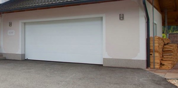 Секционные ворота DoorHan RSD01BIW на проем 2600х2700(h) белые доска
