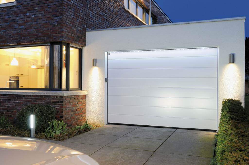 Секционные ворота DoorHan RSD01BIW на проем 3000х2600(h) коричневые