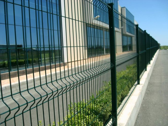 Заборные секции DoorHan из сварной сетки серии ОПТИМА