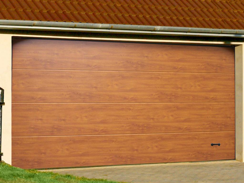 Гаражные секционные ворота Alutech серии Trend с торсионными пружинами 3000х3000 мм.