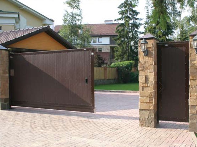 Уличные откатные ворота DoorHan 4000x2100(h)