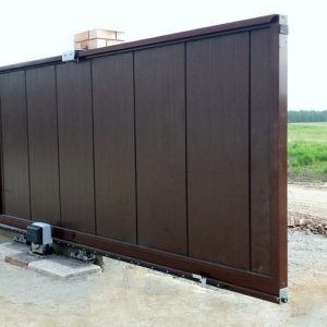 Откатные ворота Alutech серии ADS400 заполнение сэндвич-панель S-гофр размер: 3500х2100мм